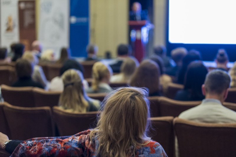 Multimedialne wyposażenie sal konferencyjnych – Standardy Premium